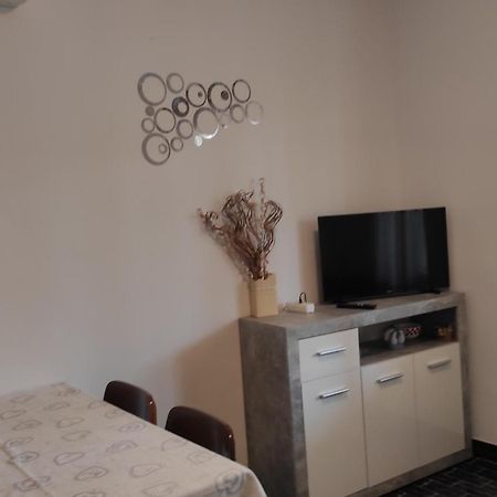 Apartman Iva Apartamento Kaštela Exterior foto
