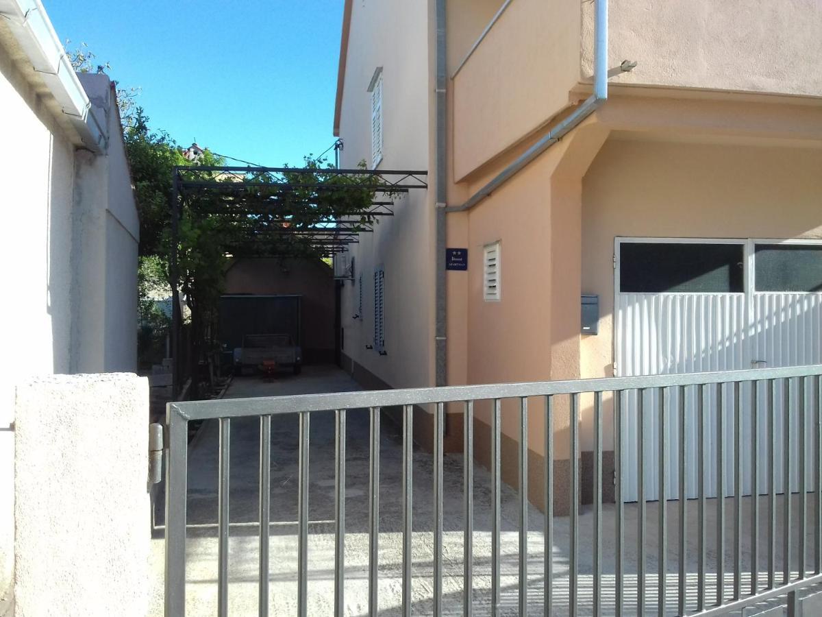 Apartman Iva Apartamento Kaštela Exterior foto