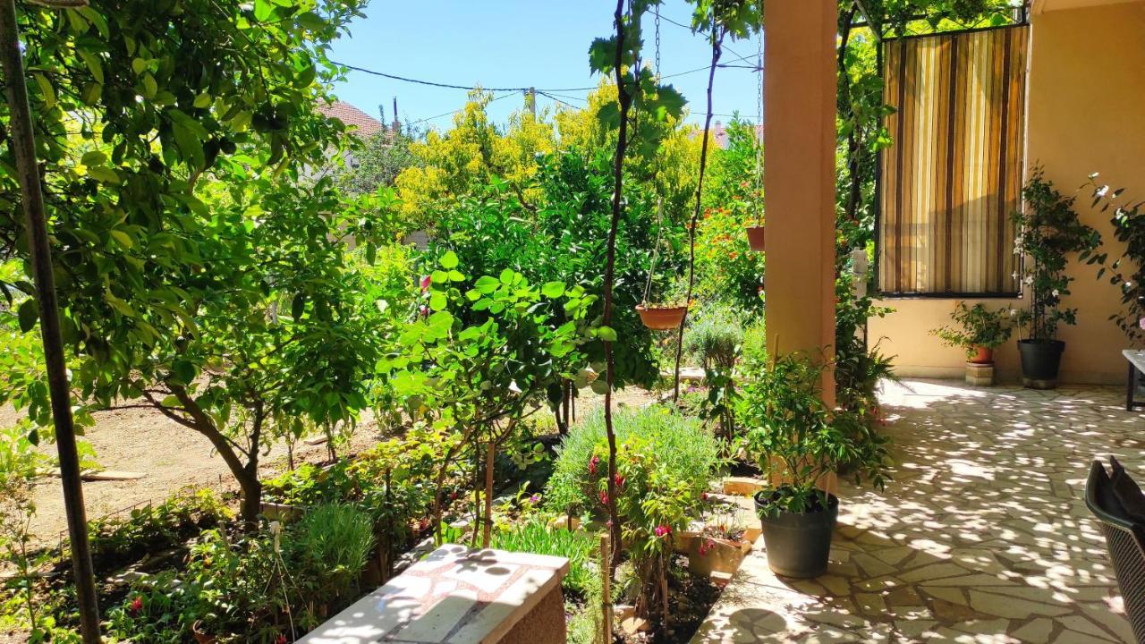 Apartman Iva Apartamento Kaštela Exterior foto