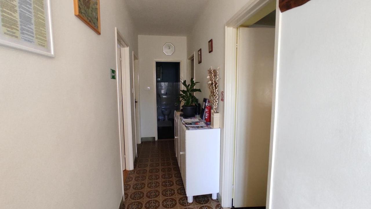 Apartman Iva Apartamento Kaštela Exterior foto