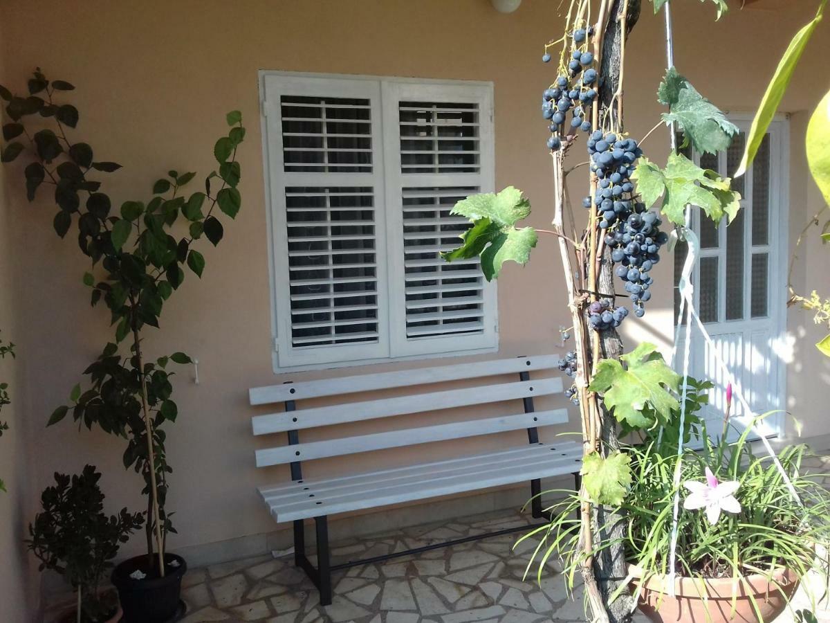 Apartman Iva Apartamento Kaštela Exterior foto